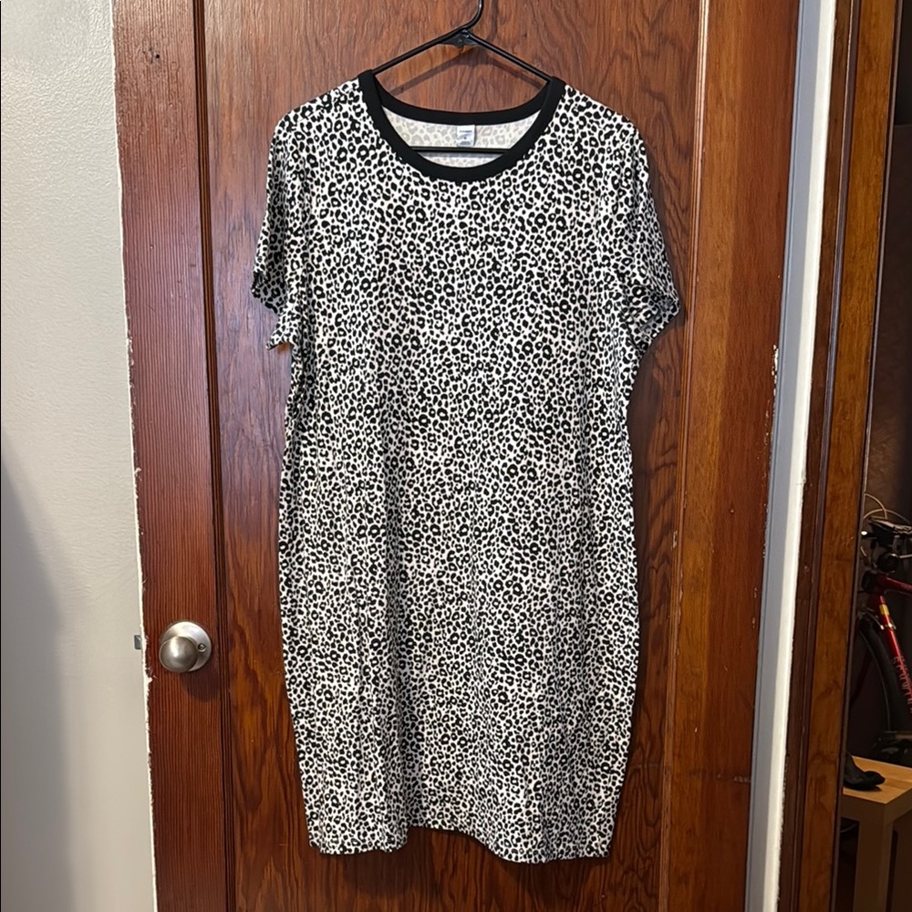Old Navy Leopard Print Black and White Dress Size XL